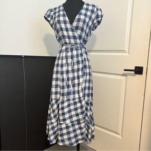 BLUE AND WHITE REFORMATION WRAP DRESS - size M